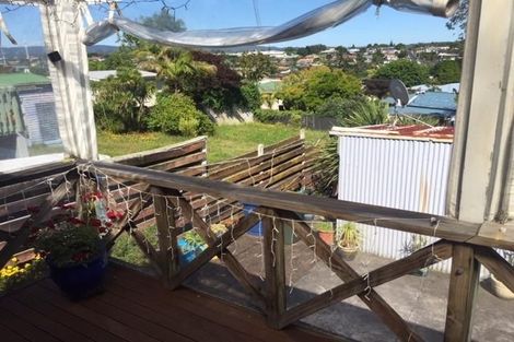 Photo of property in 158 Edmonton Road, Te Atatu South, Auckland, 0610