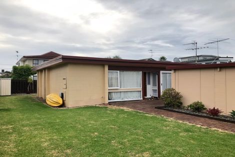 Photo of property in 1/6 Vivian Wilson Drive, Eastern Beach, Auckland, 2012