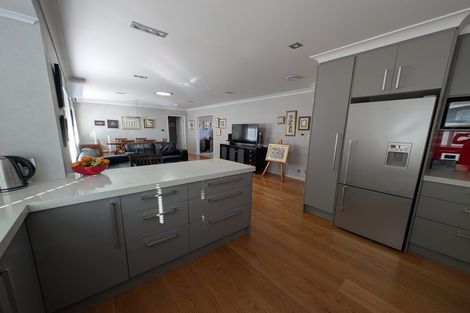 Photo of property in 10 Woodview Rise, Botany Downs, Auckland, 2010
