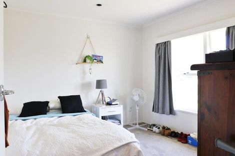 Photo of property in 2/7 Roberts Avenue, Bayswater, Auckland, 0622