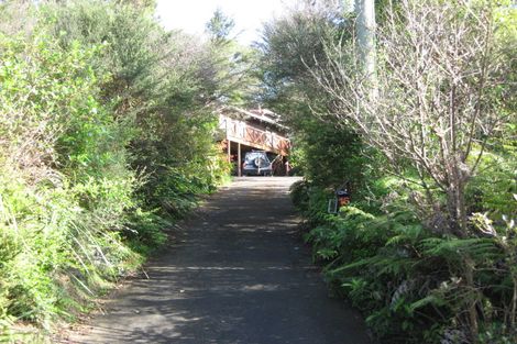 Photo of property in 16 Rauhuia Crescent, Parau, Auckland, 0604