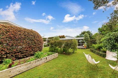 Photo of property in 55 Graham Avenue, Te Atatu Peninsula, Auckland, 0610