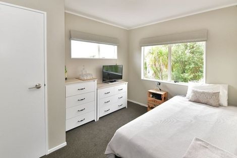 Photo of property in 11a Greta Place, Stanmore Bay, Whangaparaoa, 0932