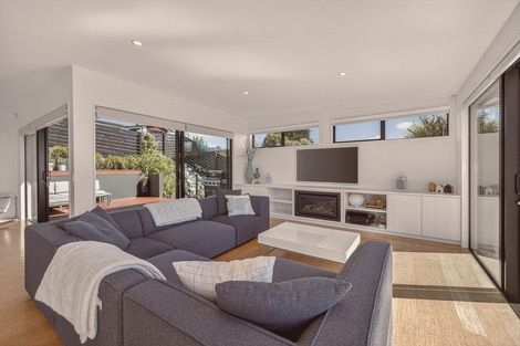 Photo of property in 3 The Terrace, Mount Pleasant, Christchurch, 8081