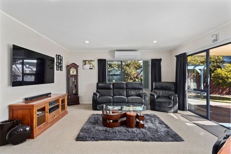 Photo of property in 15 Edgewater Grove, Whakatane, 3120