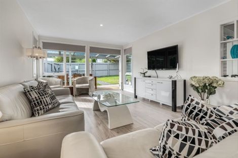 Photo of property in 1/51 Selwyn Crescent, Forrest Hill, Auckland, 0620