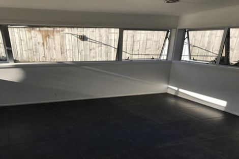 Photo of property in 40 Cumberland Street, Merrilands, New Plymouth, 4312