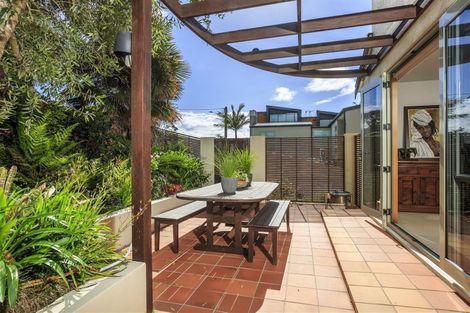 Photo of property in 2/14 Hastings Road, Mairangi Bay, Auckland, 0630