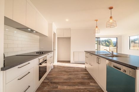 Photo of property in 33 Grandvista Drive, Green Island, Dunedin, 9018