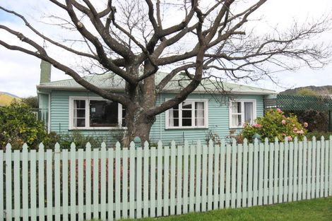 Photo of property in 22 Wright Street, Wainuiomata, Lower Hutt, 5014