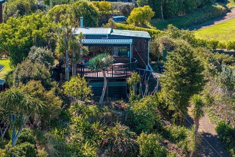 Photo of property in 15 Tetley Road, Surfdale, Waiheke Island, 1081