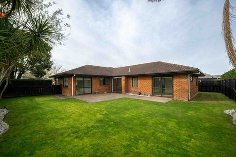 Photo of property in 16 Ravenscourt Place, Huntington, Hamilton, 3210