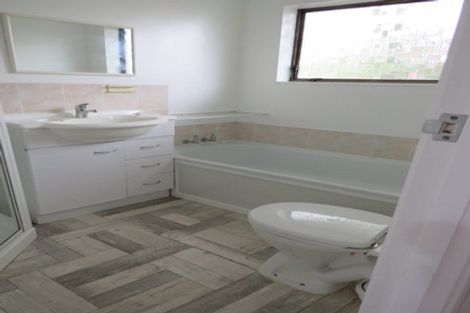 Photo of property in 1b Cairngorm Place, Highland Park, Auckland, 2010