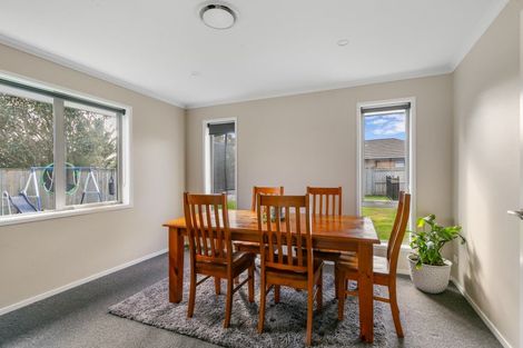 Photo of property in 15 Barry Curtis Place, Levin, 5510