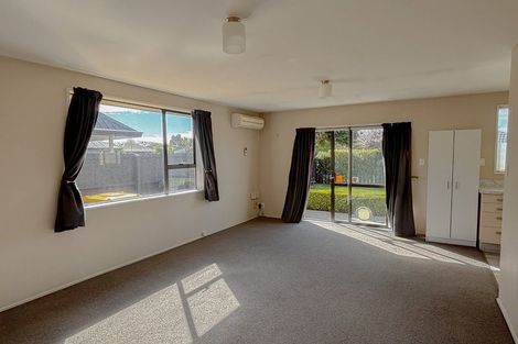 Photo of property in 2/41 Beauford Place, Parklands, Christchurch, 8083