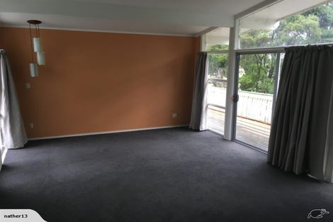 Photo of property in 18 Rauhuia Crescent, Parau, Auckland, 0604