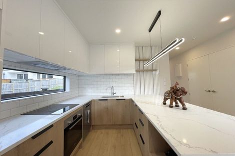 Photo of property in 44a Sylvan Crescent, Te Atatu South, Auckland, 0610
