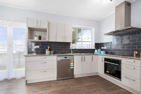 Photo of property in 56 Lynwood Road, New Lynn, Auckland, 0600