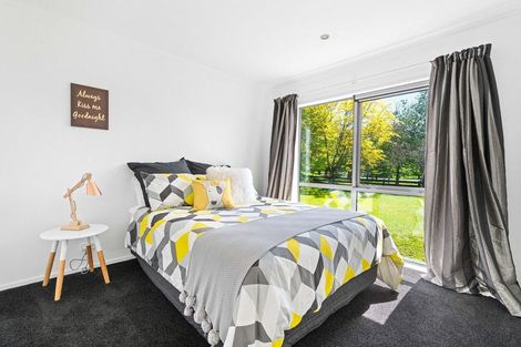 Photo of property in 1 Maple Lane, Martinborough, 5711