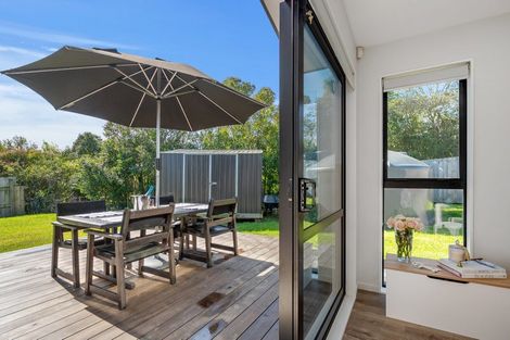 Photo of property in 18 Taupata Lane, Helensville, 0800