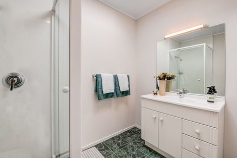 Photo of property in 9 Thornbill Rise, Unsworth Heights, Auckland, 0632