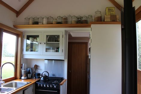 Photo of property in 10 Macrocarpa Lane, Carterton, 5713