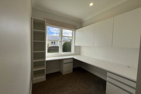 Photo of property in 54 Waiwaka Terrace, Strandon, New Plymouth, 4312