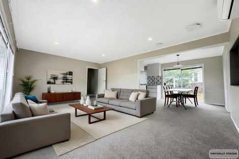 Photo of property in 18 Maroubra Place, Botany Downs, Auckland, 2010