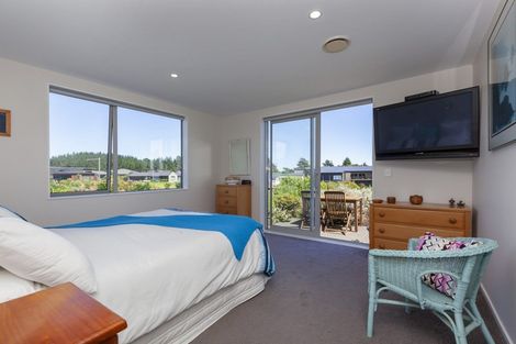 Photo of property in 2 Te Heke Place, Waikanae, 5036