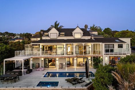 Photo of property in 5 Poaka Place, Beach Haven, Auckland, 0626