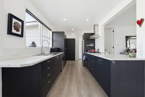 Photo of property in 5 Hetherington Road, Ranui, Auckland, 0612