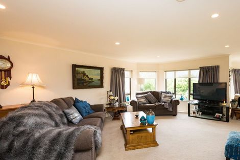 Photo of property in 143 Summerhill Drive, Fitzherbert, Palmerston North, 4410