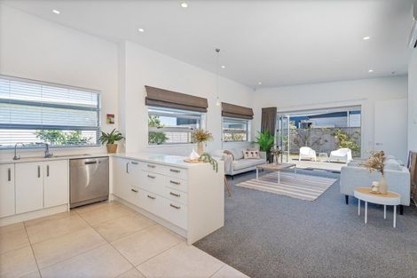 Photo of property in 12 Vanita Drive, Whitianga, 3510