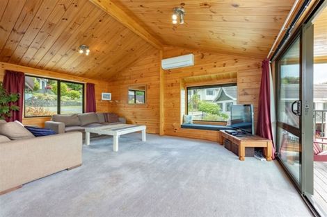 Photo of property in 27 Wisteria Grove, Maungaraki, Lower Hutt, 5010