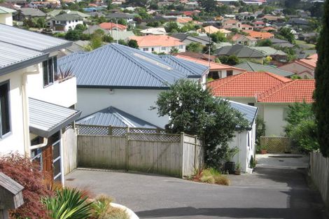 Photo of property in 1/16 Sunset Road, Unsworth Heights, Auckland, 0632