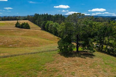 Photo of property in 11 Tawa Road, Kumeu, 0891