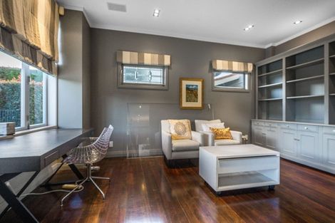 Photo of property in 1 Maungakiekie Avenue, Greenlane, Auckland, 1051