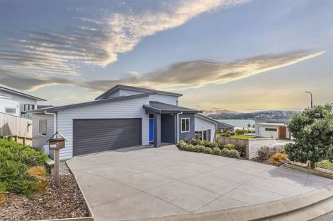 Photo of property in 7 Sue Dow Lane, Aotea, Porirua, 5024