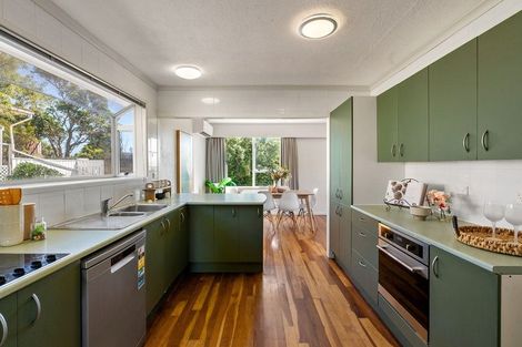 Photo of property in 6 Link Road, Newlands, Wellington, 6037