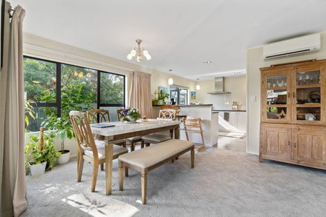 Photo of property in 9 Wyatt Place, Glendene, Auckland, 0602