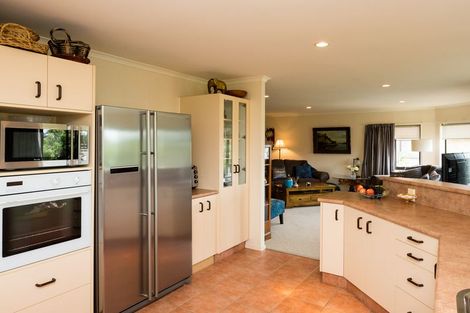 Photo of property in 143 Summerhill Drive, Fitzherbert, Palmerston North, 4410