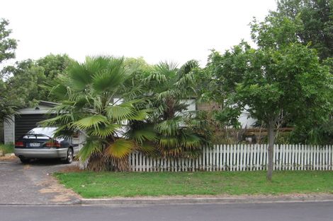 Photo of property in 1 Flaunty Place, West Harbour, Auckland, 0618