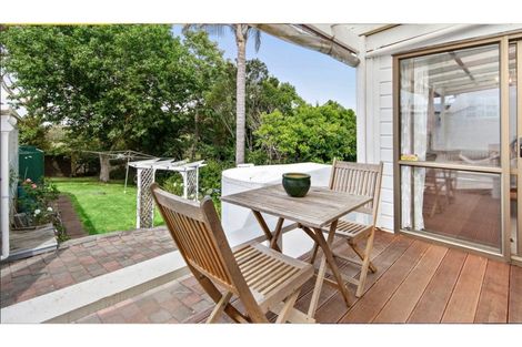 Photo of property in 11 Vipond Road, Stanmore Bay, Whangaparaoa, 0932