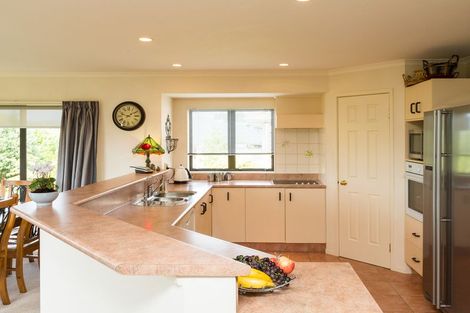 Photo of property in 143 Summerhill Drive, Fitzherbert, Palmerston North, 4410