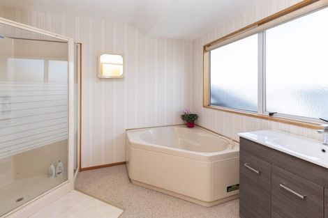 Photo of property in 18 Huntingdon Place, Avonhead, Christchurch, 8042