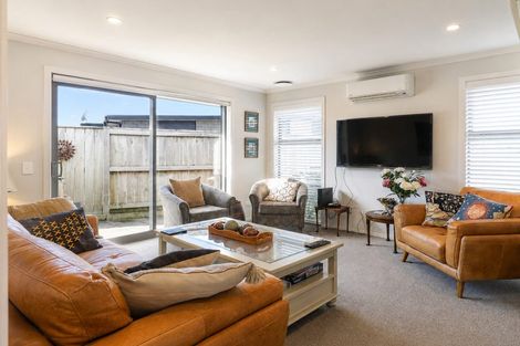Photo of property in 37 Harding Drive, Papamoa Beach, Papamoa, 3118