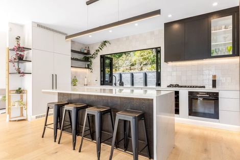 Photo of property in 302 Paremata Road, Whitby, Porirua, 5381