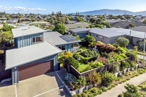 Photo of property in 30 Pharazyn Avenue, Waikanae Beach, Waikanae, 5036