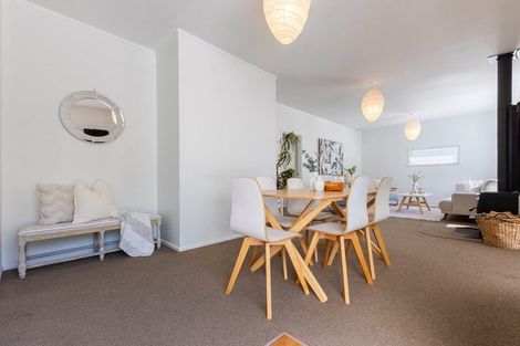 Photo of property in 24 Queens Road, Waikanae Beach, Waikanae, 5036