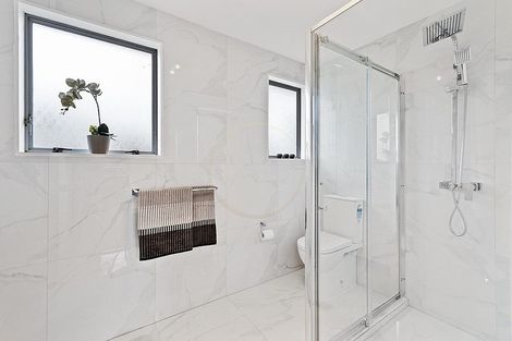 Photo of property in 2/3 Sparrow Place, Weymouth, Auckland, 2103